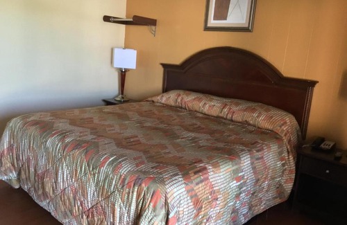 Hilander Park Hotel | Budget-Friendly Skyland Inn in Bristol - Family Friendly Stay