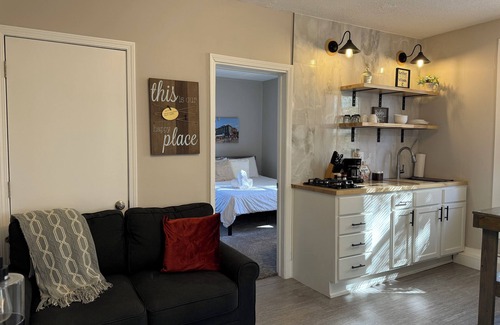 Valparaiso Apartment | Top-Rated Skylar 1-Bedroom in Downtown Valparaiso