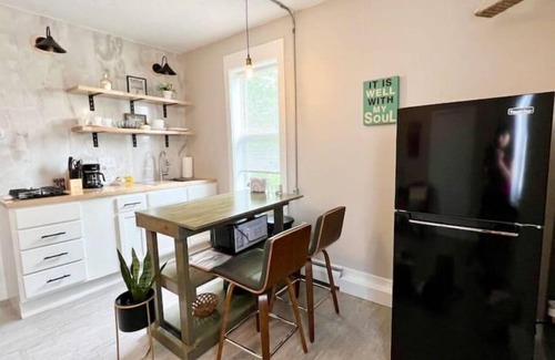 Valparaiso Apartment | Top-Rated Skylar 1-Bedroom in Downtown Valparaiso