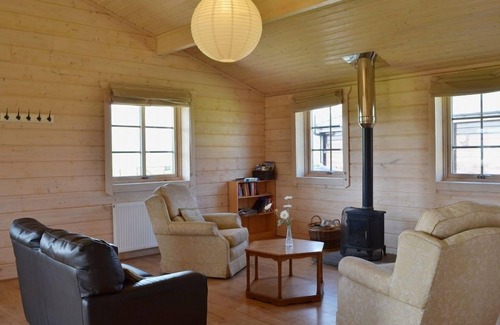 Kirkbean Cottage | Skylark Lodge: Comfortable Beachside Chalet with Ocean View