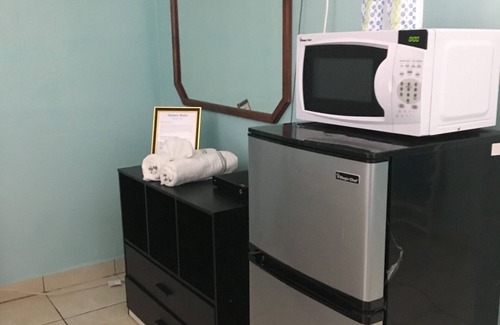 Perry Hotel | Budget-Friendly Skylark Motel with Family Amenities