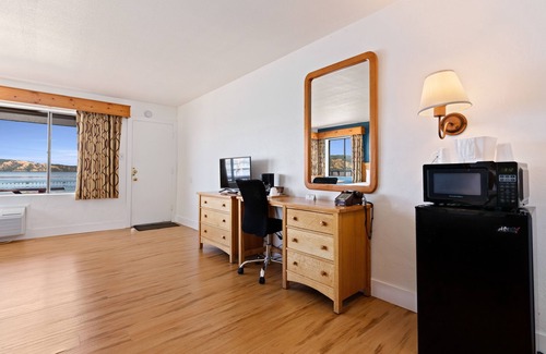 Lakeport Hotel | Family-Friendly Skylark Shores Resort with Pool and Spa