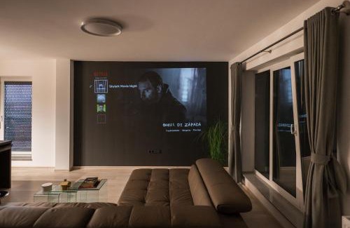 Brasov Apartment | Discover Skylark: Tokyo Penthouse with Jacuzzi & Views