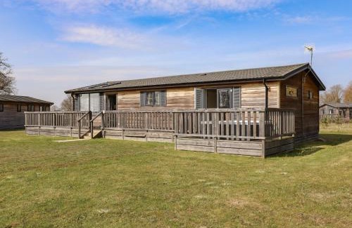 Bury St Edmunds House | Experience Skylarks: Child-Friendly 4-Star Getaway