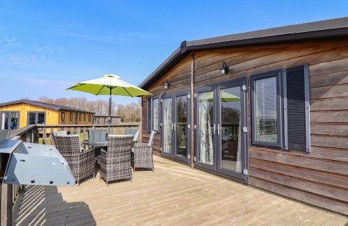 Bury St Edmunds House | Experience Skylarks: Child-Friendly 4-Star Getaway