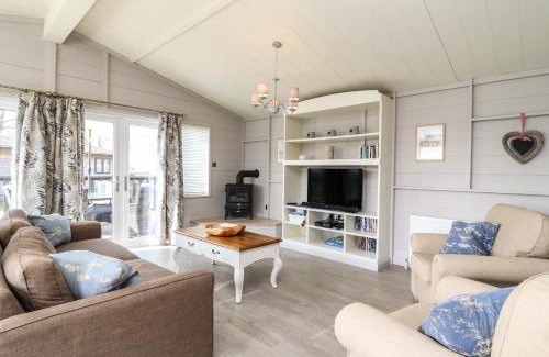 Bury St Edmunds House | Experience Skylarks: Child-Friendly 4-Star Getaway