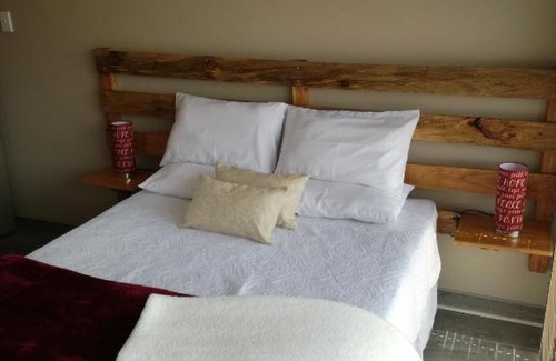 Harrismith Bed & Breakfast | Cozy Skylight Lodge: Pet Friendly with Pool & Breakfast