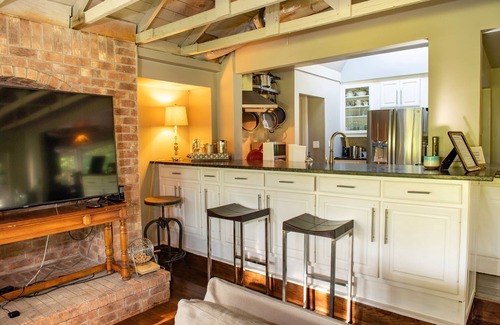Miller Grove House | Skylight Ranch - Guest Rated 9.8 with Spa & Pet Friendly
