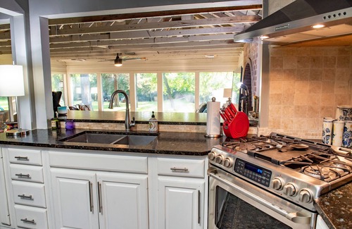 Miller Grove House | Skylight Ranch - Guest Rated 9.8 with Spa & Pet Friendly