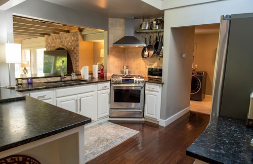 Miller Grove House | Skylight Ranch - Guest Rated 9.8 with Spa & Pet Friendly