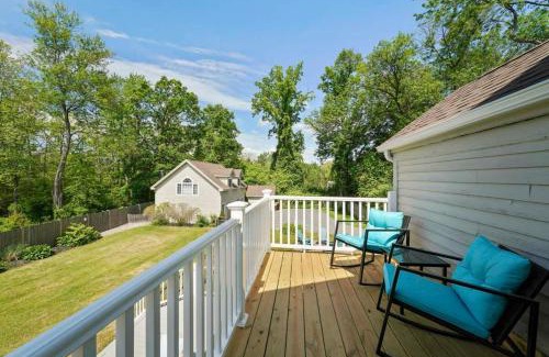 Saratoga Springs House | Experience Skylight Suites: Pet-Friendly King Ensuite Escape