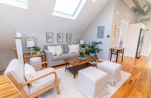 New Haven Apartment | Skylight: A Family-Friendly Haven with Spa and Breakfast