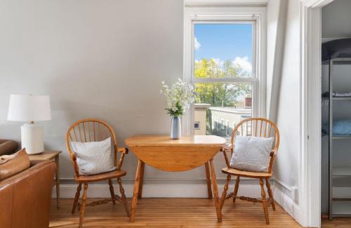 Parkside Apartment | Skyline 138 Charming West End Mansard Penthouse