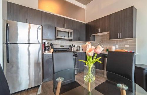 Near South Side Apartment | Family-Friendly McCormick Unit with Skyline View & Amenities