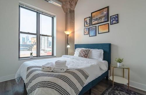 Near South Side Apartment | Family-Friendly McCormick Unit with Skyline View & Amenities