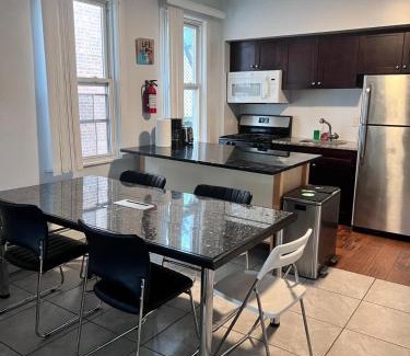 West New York Apartment | Pet-Friendly Skyline 3BR, Just 20 Min to T Square
