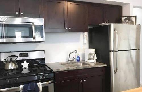 West New York Apartment | Pet-Friendly Skyline 3BR, Just 20 Min to T Square