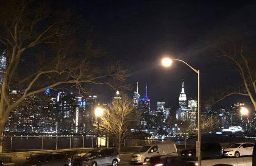 West New York Apartment | Pet-Friendly Skyline 3BR, Just 20 Min to T Square