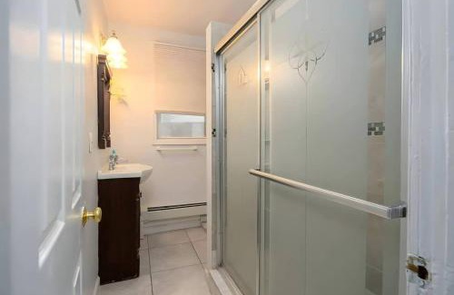 West New York Apartment | Pet-Friendly Skyline 3BR, Just 20 Min to T Square