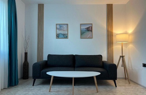 Sinemoretz Apartment | Elegant Skyline Apartment with Ocean View & Pool Access