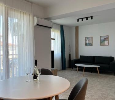 Sinemoretz Apartment | Elegant Skyline Apartment with Ocean View & Pool Access