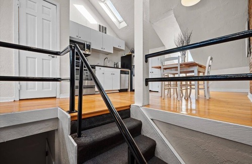 Mount Washington Apartment | Skyline Views Await - Studio with Spa and Breakfast