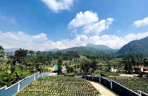 Ciwidey Villa | Beautiful Skyline BlueDome Villa Ciwidey with Hot Tub