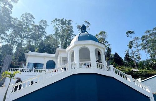 Ciwidey Villa | Beautiful Skyline BlueDome Villa Ciwidey with Hot Tub