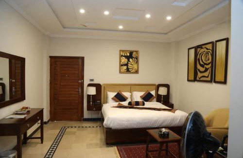 Dhirkot Apartment | Skyline Chairlift View - Patriata New Murree by LMY