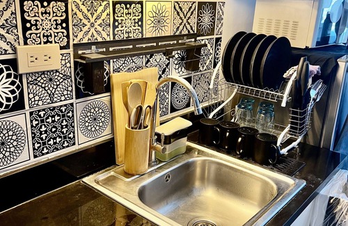 Kaunlaran Condo | Skyline City Living: Family-Friendly Comfort Awaits