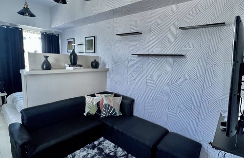 Kaunlaran Condo | Skyline City Living: Family-Friendly Comfort Awaits