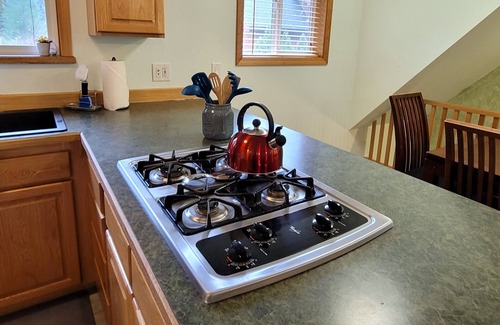 Glacier Apartment | Skyline Cottage: Private Hot Tub & High Guest Rating 9.8