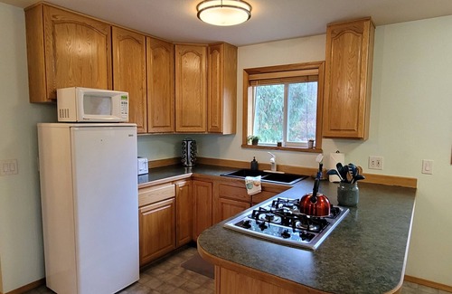 Glacier Apartment | Skyline Cottage: Private Hot Tub & High Guest Rating 9.8