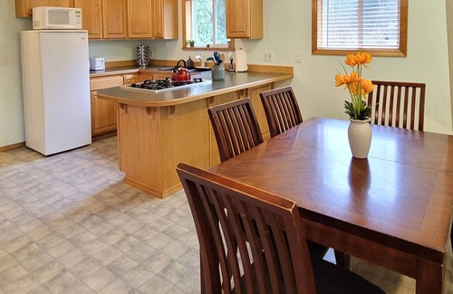 Glacier Apartment | Skyline Cottage: Private Hot Tub & High Guest Rating 9.8