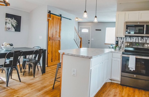 Canon City House | Skyline Retreat: 3-Bedroom Oasis with Pet-Friendly Amenities