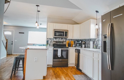 Canon City House | Skyline Retreat: 3-Bedroom Oasis with Pet-Friendly Amenities