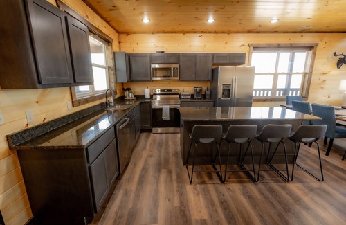 Sevierville Cabin | Stunning Skyline Ridge Cabin: Perfect Views & Pet Friendly