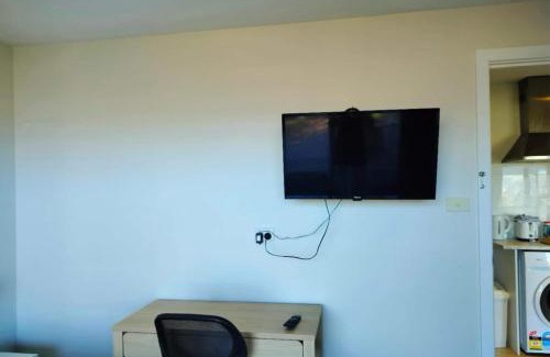 Lindisfarne Apartment | Skyline Serenity Lower - Ideal for Families, Near City & Airport