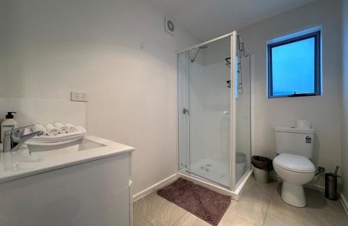 Lindisfarne Apartment | Skyline Serenity Lower - Ideal for Families, Near City & Airport