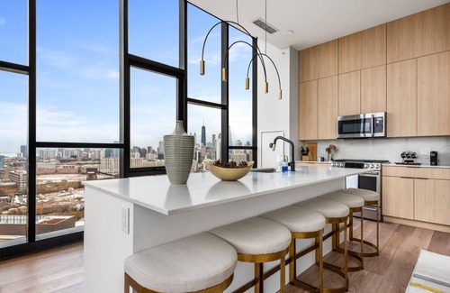 River West Apartment | Experience Cloud9: Ideal Penthouse for 14 at Fulton Market