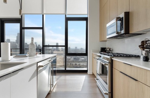 River West Apartment | Experience Cloud9: Ideal Penthouse for 14 at Fulton Market