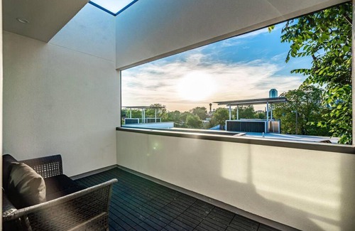 Cedars Villa | Pet-Friendly Skyline View Townhouse with Kitchen Amenities