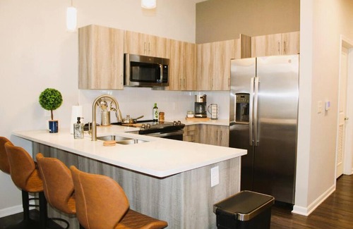 Midtown - Westport Apartment | Elegant Skyline View Loft with King & Queen Bedrooms