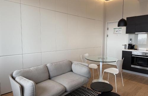Favoriten Apartment | Skyline View Vienna - Gym - Parken - Supermarkt - Restaurant - Self Check in