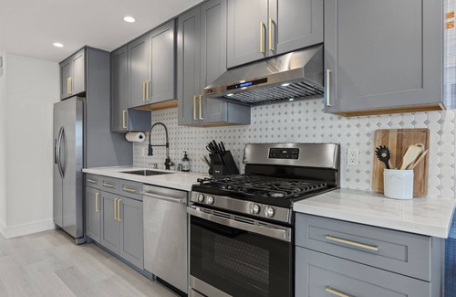 Bernal Heights House | Top Floor City Views with High-Speed Wifi & Pool Access