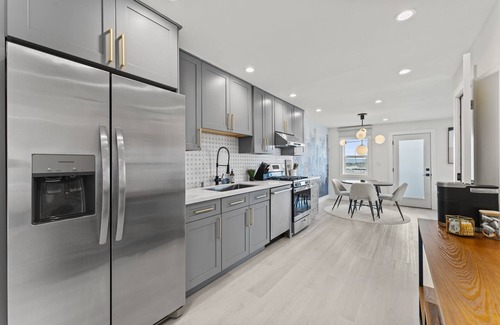 Bernal Heights House | Top Floor City Views with High-Speed Wifi & Pool Access