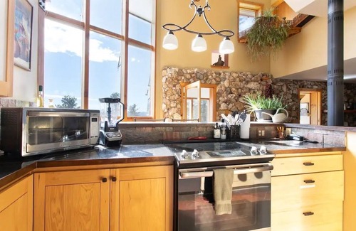 Boulder Ski Chalet | Experience SkyMountain Lodge: Hot Tub & Infrared Sauna