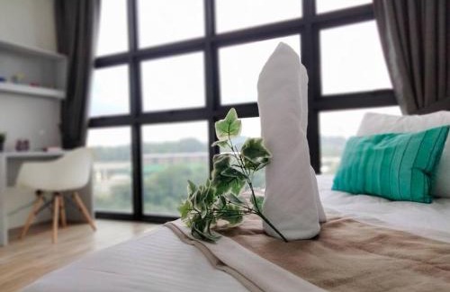 Cyberjaya Apartment | Relax at Skypark Residence Cyberjaya with Pool & Balcony