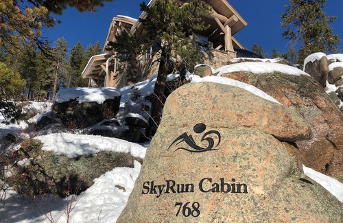 Coal Creek Cabin | Relaxing 2 Bedroom Cabin with Spa and Hot Tub Amenities