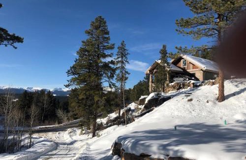 Coal Creek House | Family-Friendly SkyRun Cabin: A 4-Star Retreat Awaits